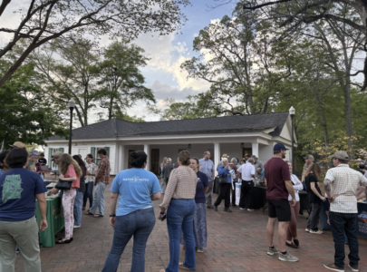 a large crowd around Pebble Hill in Auburn during a tabling event